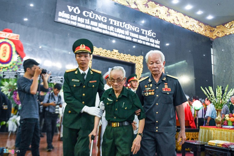 Những hình ảnh đẹp trong lễ tang của phi công huyền thoại Nguyễn Văn Bảy ảnh 10