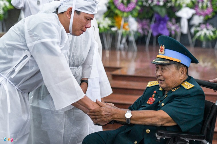 Những hình ảnh đẹp trong lễ tang của phi công huyền thoại Nguyễn Văn Bảy ảnh 11