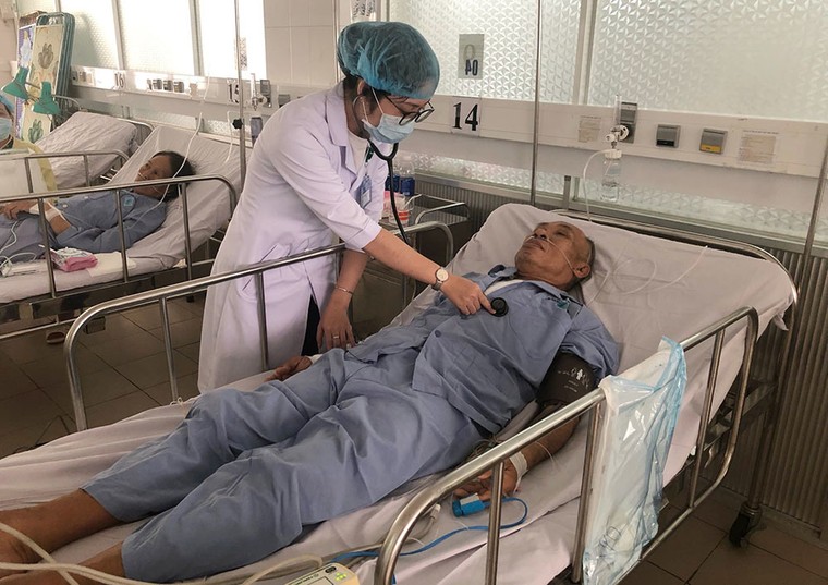 Trong một ngày, bác sĩ Cần Thơ cứu sống 2 trường hợp bị bệnh tim rất nặng ảnh 1