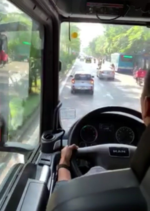 Trích xuất camera, truy tìm tài xế xe KIA Morning không nhường đường cho xe chữa cháy ảnh 1