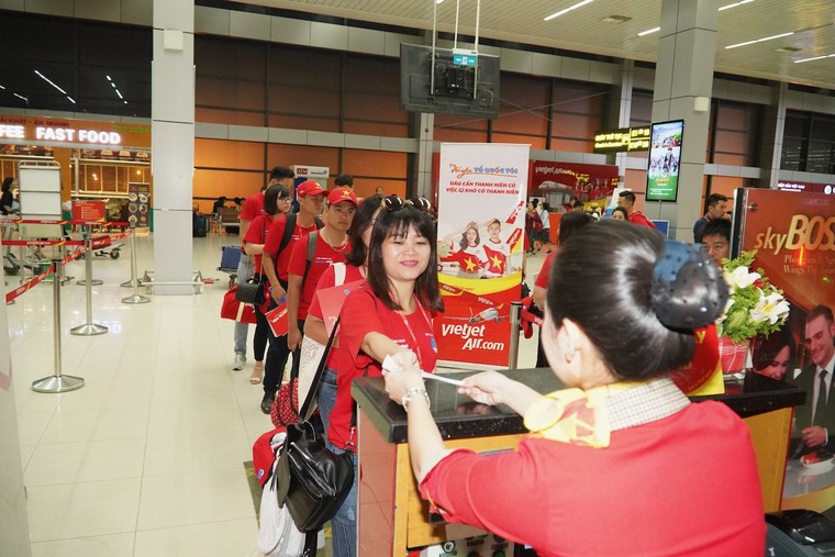 Tàu bay Vietjet bắt đầu Hành trình 'Tôi yêu Tổ quốc tôi' ảnh 2