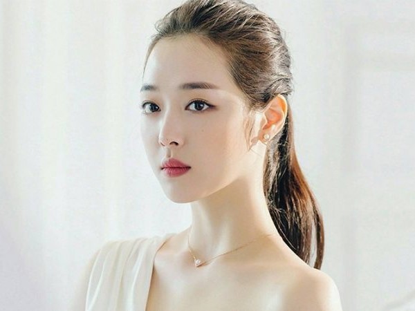 Sulli - Nữ ca sĩ Hàn Quốc đình đám qua đời ở tuổi 25 ảnh 2