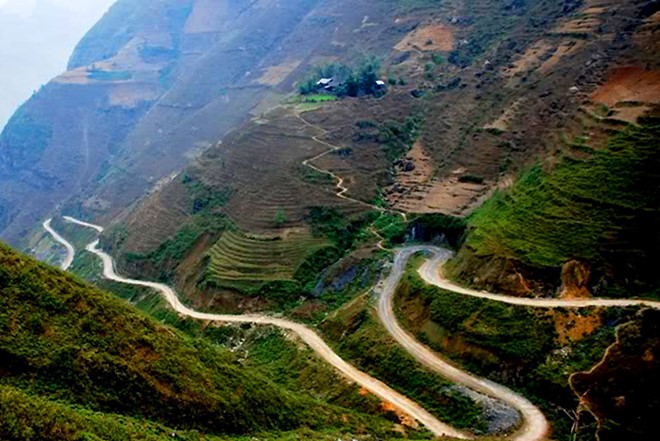 Đèo Mã Pì Lèng nối liền 2 huyện nào của tỉnh Hà Giang?