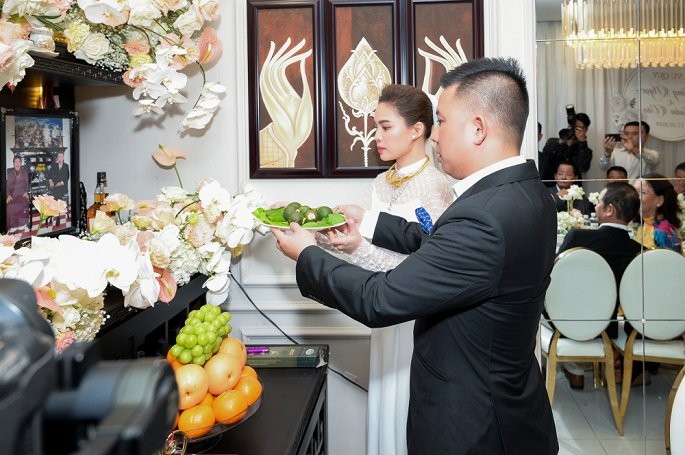 Giang Hồng Ngọc rạng rỡ trong ngày ăn hỏi với chồng sắp cưới ảnh 3