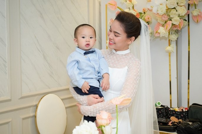 Giang Hồng Ngọc rạng rỡ trong ngày ăn hỏi với chồng sắp cưới ảnh 7