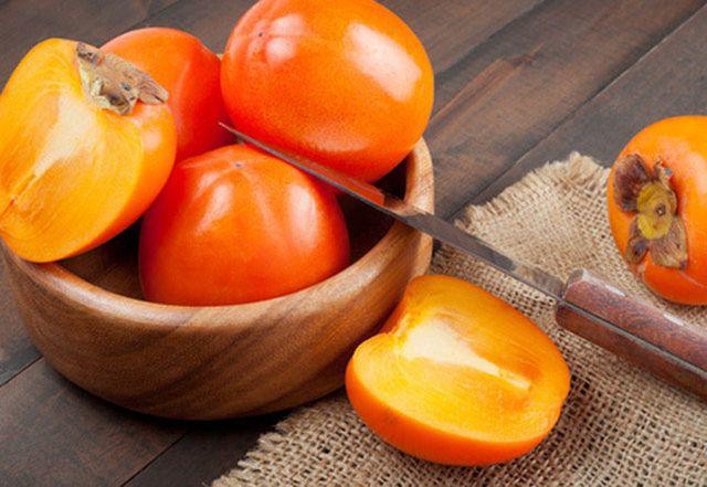 Người thường xuyên bị táo bón có nên ăn hồng không?