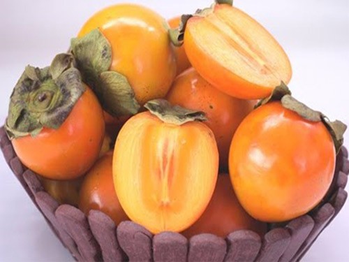 Chất xơ trong quả hồng chín nhiều gấp mấy lần so với các trái cây khác?