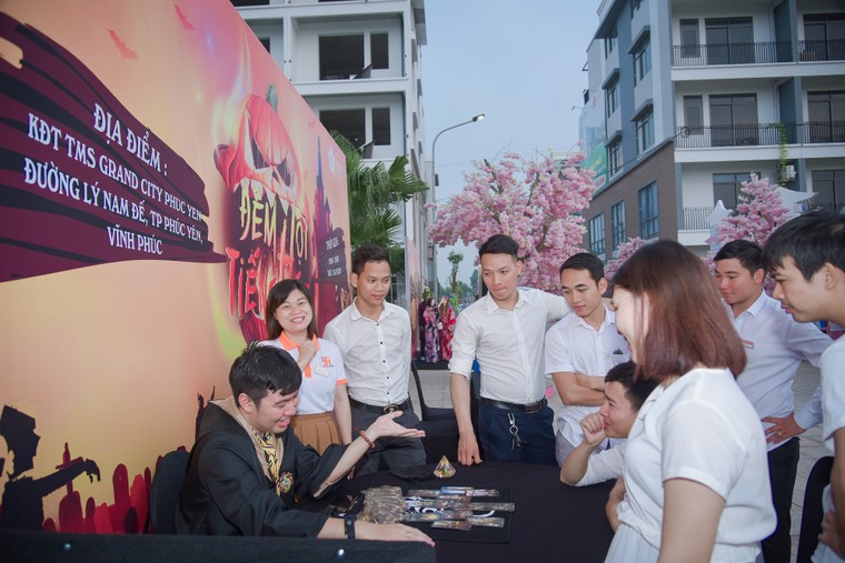 Đu đưa cùng ma quỷ trong lễ hội ma 'khủng' nhất tại Phúc Yên ảnh 6