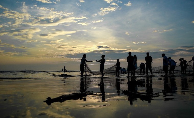 Trải nghiệm bình minh huyền ảo trên bãi biển Cửa Lò ảnh 7