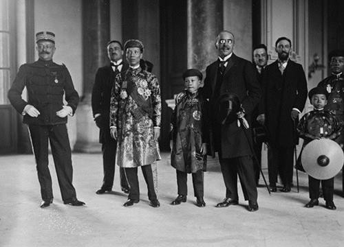 Khải Định là con của vua nào?