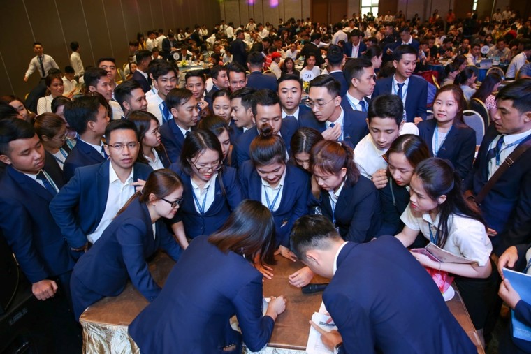 One World Regency - Sức nóng của dự án 5 sao ảnh 2