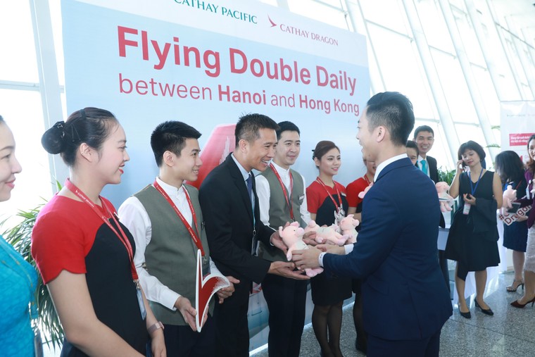 Cathay Dragon mang đến nhiều lựa chọn hơn cho hành khách khi tăng tần suất bay hàng ngày đến Hà Nội ảnh 1