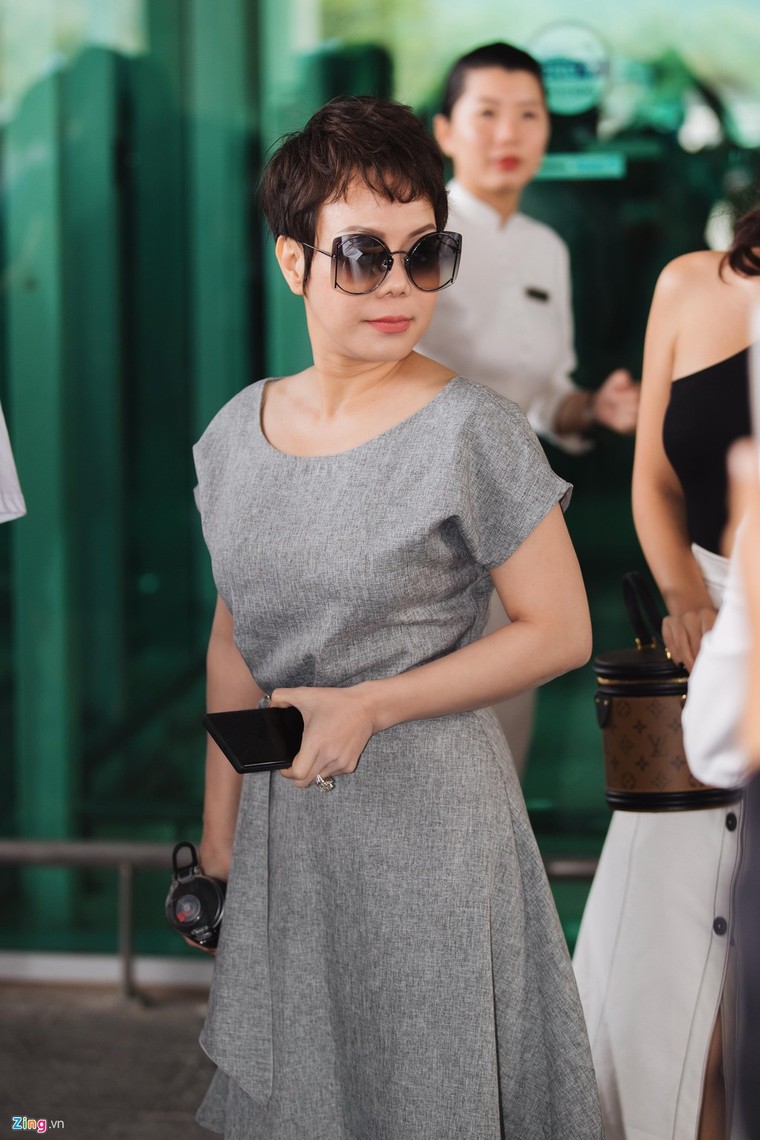 Khổng Tú Quỳnh chạm mặt Ngô Kiến Huy khi tới lễ cưới Đông Nhi ảnh 9