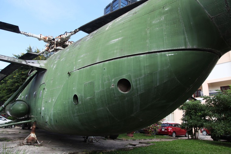 Khoang bụng của máy bay có khả năng chở khoảng bao nhiêu lính?