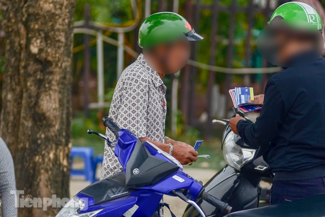 Trước trận Việt Nam - UAE: 'Chợ đen' náo nhiệt, giá vé vẫn cao gấp 4 lần ảnh 9