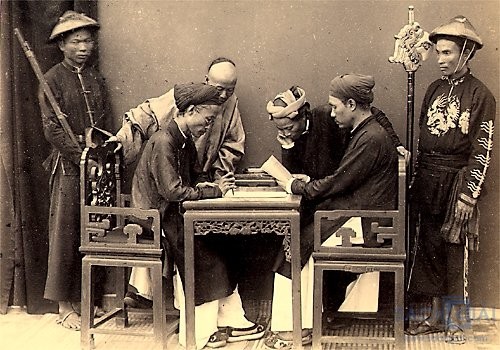 Hai anh em được cho là khởi đầu truyền thống khoa bảng của làng Mộ Trạch là ai?