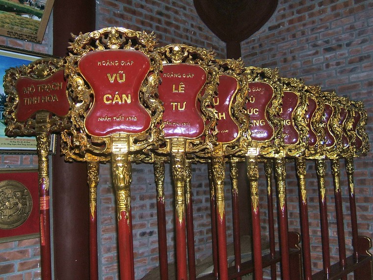 Trong danh sách đại khoa, dòng họ nào chiếm đại đa số?