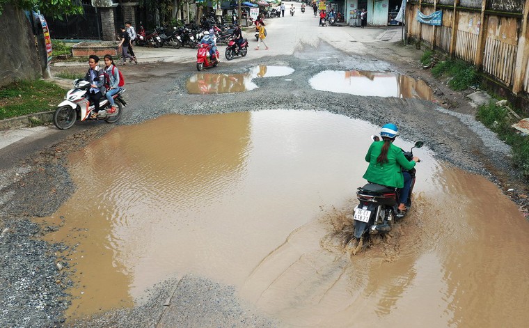 Thi công cao tốc 34.500 tỷ biến đường dân sinh thành 'ao làng' ảnh 3