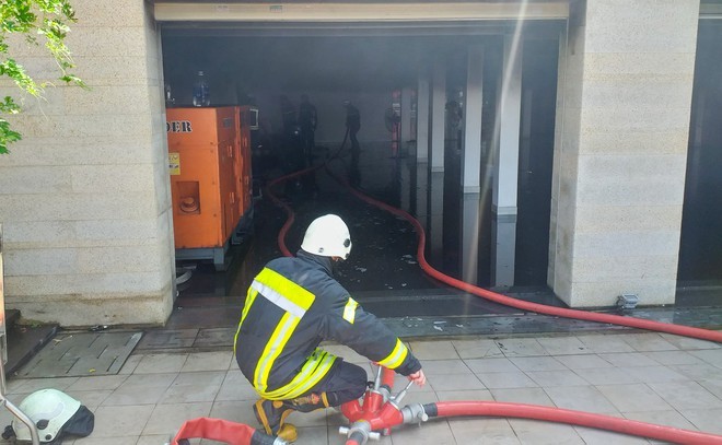 Cháy biệt thự chứa nhiều xe sang của một đại gia bất động sản ở Đà Nẵng ảnh 1