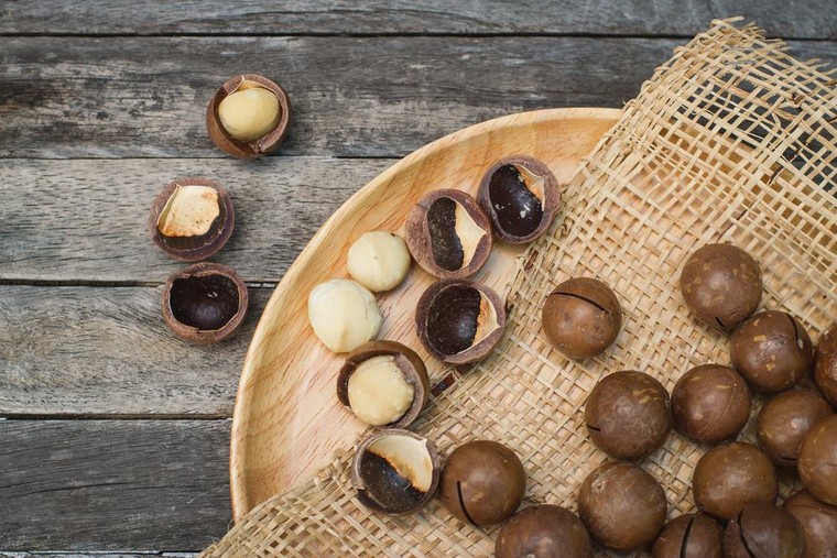 Chế độ ăn giàu chất béo không bão hòa đơn trong hạt mắc ca giúp...?