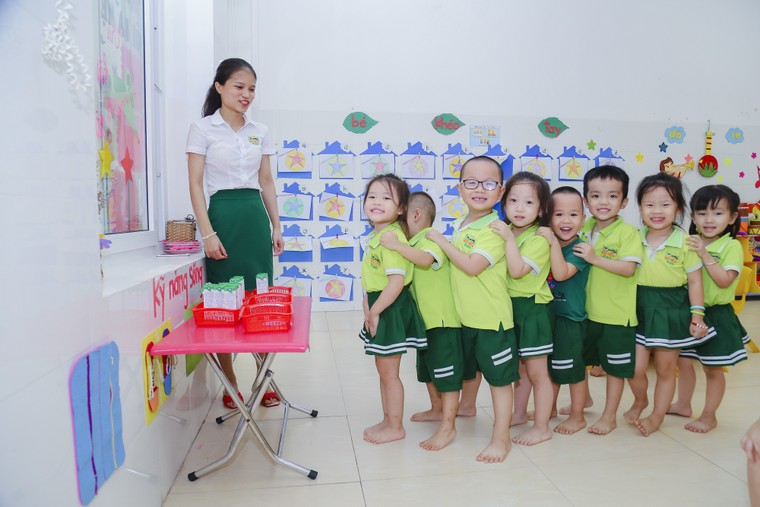 Nỗ lực thầm lặng của thầy cô vì niềm vui uống sữa của học sinh ảnh 4