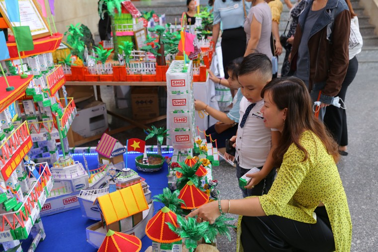 Nỗ lực thầm lặng của thầy cô vì niềm vui uống sữa của học sinh ảnh 10