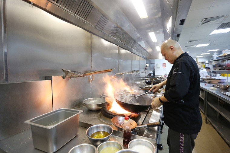 Bí mật sau những món ăn siêu công phu của nhà hàng 'quý tộc buộc phải đến' ảnh 10