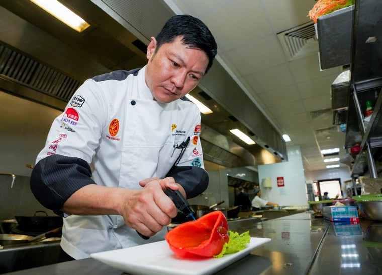 Bí mật sau những món ăn siêu công phu của nhà hàng 'quý tộc buộc phải đến' ảnh 2