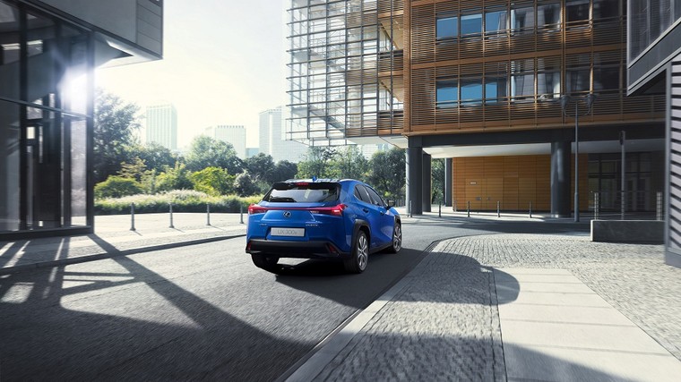 Ra mắt toàn cầu mẫu xe điện Lexus đầu tiên UX300e ảnh 2