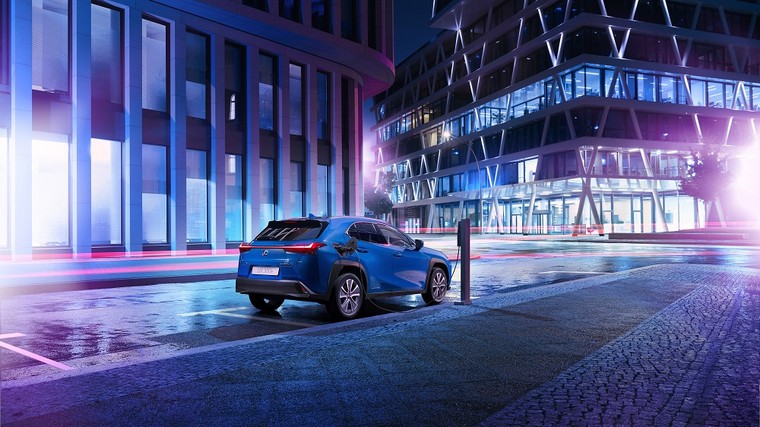 Ra mắt toàn cầu mẫu xe điện Lexus đầu tiên UX300e ảnh 3