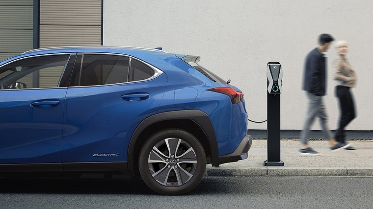 Ra mắt toàn cầu mẫu xe điện Lexus đầu tiên UX300e ảnh 6