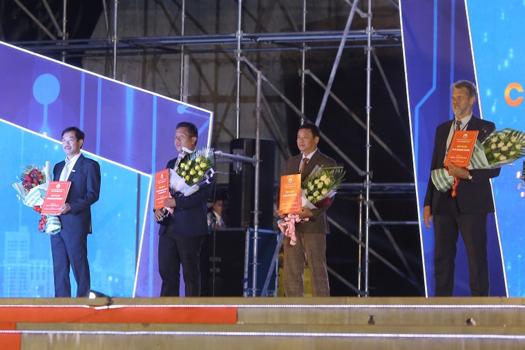 Gia Lai trao chứng nhận đầu tư cho nhiều dự án công nghệ, đô thị, du lịch ảnh 2