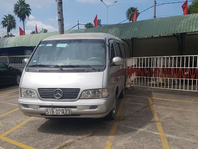 Đường xóc, chốt cửa tự chế bị bung khiến 3 học sinh rơi khỏi xe đưa đón ảnh 2