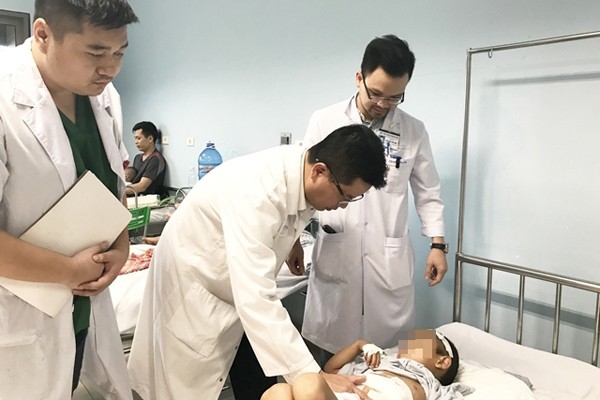 Cứu sống bé trai 6 tuổi bị vỡ gan, phải cắt bỏ một nửa ảnh 1