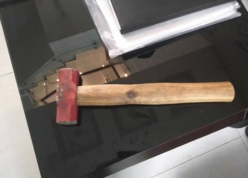 Truy tìm kẻ gian dùng búa cướp tiệm vàng khi chủ xem bóng đá ảnh 1