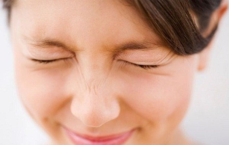 Trung bình người lớn chớp mắt bao nhiêu lần/phút?