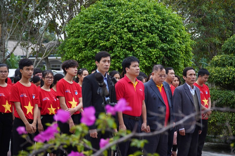 Vietjet tri ân bậc tiền nhân của đất nước ảnh 1