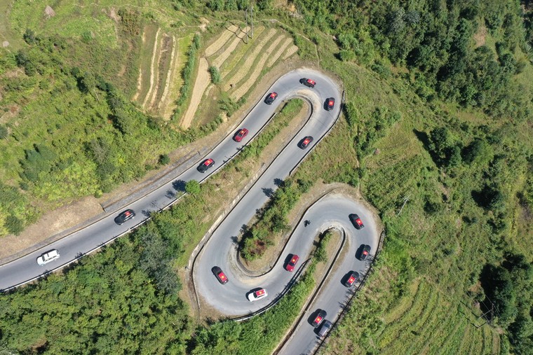 Đoàn xe 'mắt hí' chinh phục những cung đường thách thức bậc nhất địa đầu Tổ quốc ảnh 10