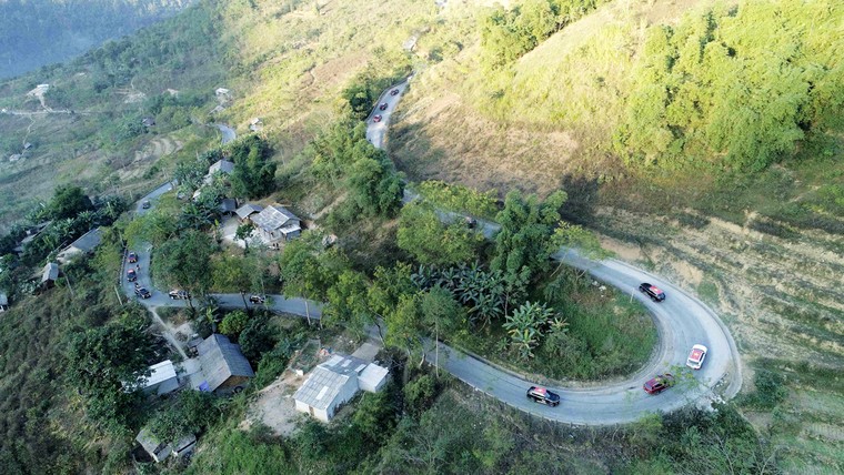 Đoàn xe 'mắt hí' chinh phục những cung đường thách thức bậc nhất địa đầu Tổ quốc ảnh 3