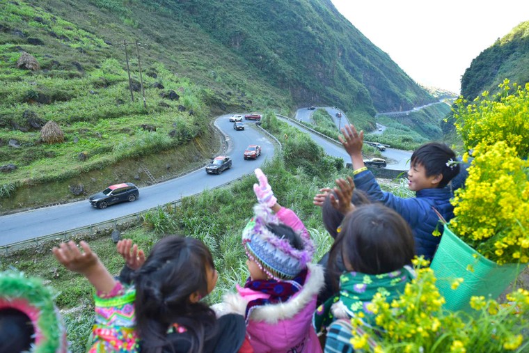 Đoàn xe 'mắt hí' chinh phục những cung đường thách thức bậc nhất địa đầu Tổ quốc ảnh 5