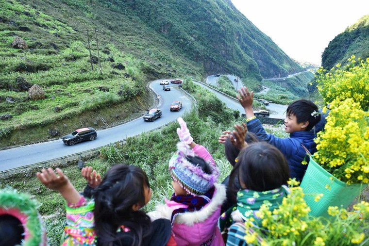 Hành trình Caravan kỷ lục khám phá vẻ đẹp vùng đất địa đầu tổ quốc ảnh 1