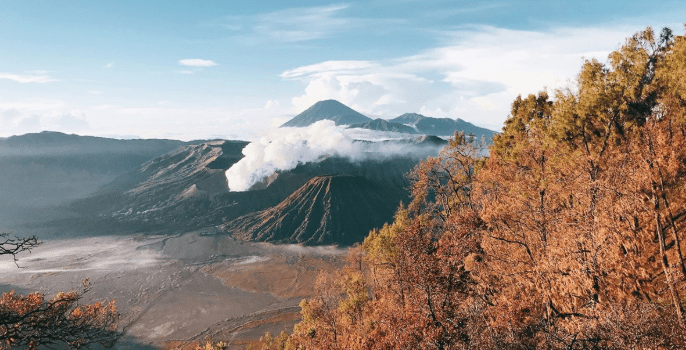Tại Indonesia, có bao nhiêu núi lửa đang hoạt động?