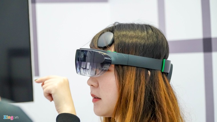 Smartphone đầu tiên có camera dưới màn hình, bỏ hết cổng kết nối ảnh 10