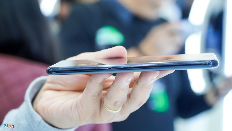 Smartphone đầu tiên có camera dưới màn hình, bỏ hết cổng kết nối ảnh 6