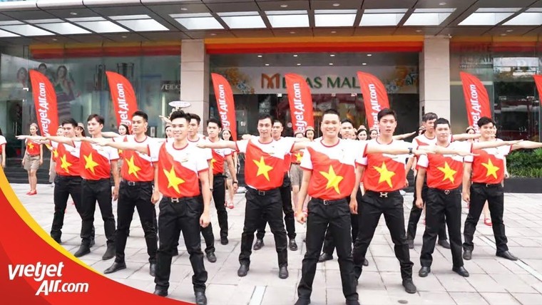 Vietjet tặng 1 năm bay miễn phí khắp châu Á cho đội bóng đá nam cùng gia đình ngay sau phần thưởng cho đội nữ vô địch SEA Games ảnh 1