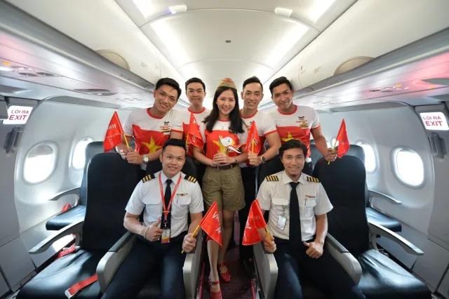 Vietjet tặng 1 năm bay miễn phí khắp châu Á cho đội bóng đá nam cùng gia đình ngay sau phần thưởng cho đội nữ vô địch SEA Games ảnh 2
