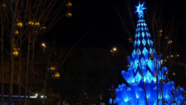 Nhanh chân tới 'Xứ sở pha lê - thiên đường tuyết rơi' kẻo hết mùa đông ảnh 4