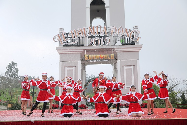 Nhanh chân tới 'Xứ sở pha lê - thiên đường tuyết rơi' kẻo hết mùa đông ảnh 10