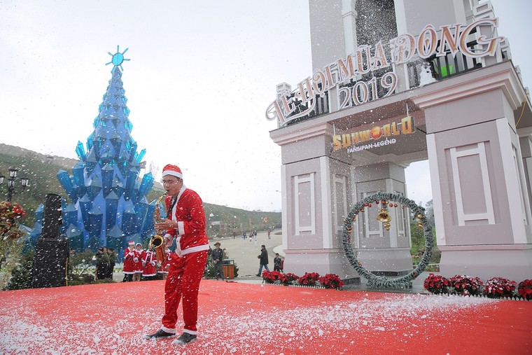 Nhanh chân tới 'Xứ sở pha lê - thiên đường tuyết rơi' kẻo hết mùa đông ảnh 2