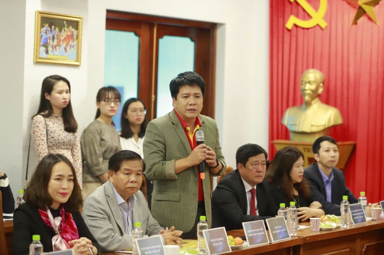 Trao tay phần thưởng lớn 1 năm nay miễn phí cùng Vietjet tới hai đội tuyển bóng đá nam nữ vô địch SEA Games, ban huấn luyện và gia đình cầu thủ ảnh 1